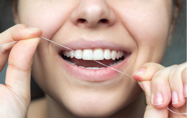 How to Stop Bleeding Gums When Flossing